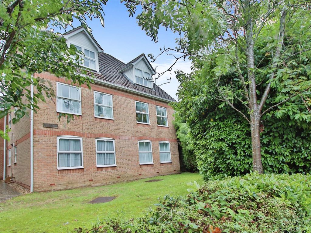 1 bed flat for sale in Winchester Road, Shirley, Southampton SO16, £160,000