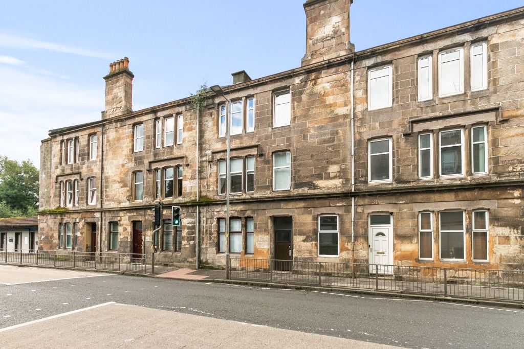 2 bed flat for sale in Glasgow Road, Dumbarton, West Dunbartonshire G82, £69,995