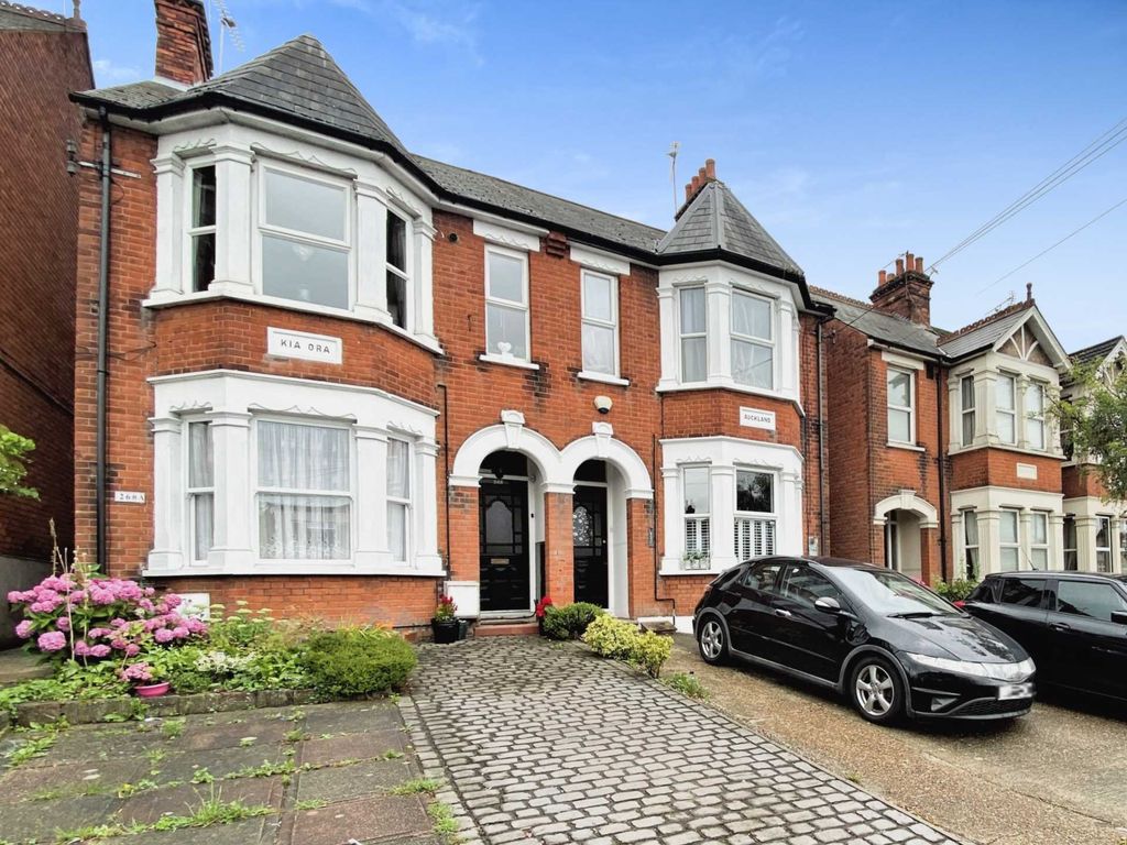 1 bed maisonette for sale in Ongar Road, Brentwood CM15, £280,000