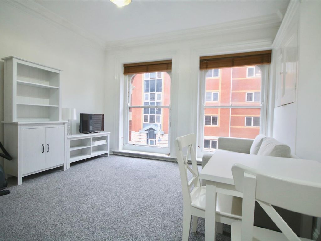 1 bed flat for sale in Lord Montgomery Way, Portsmouth PO1, £135,000