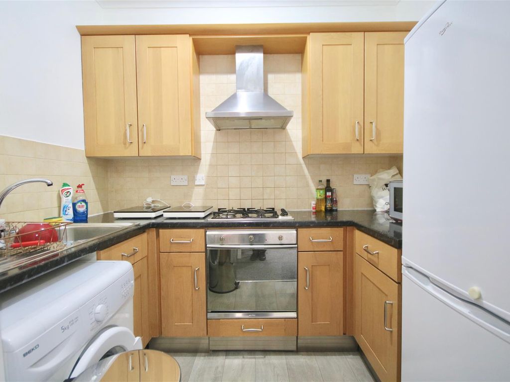 1 bed flat for sale in Lord Montgomery Way, Portsmouth PO1, £135,000