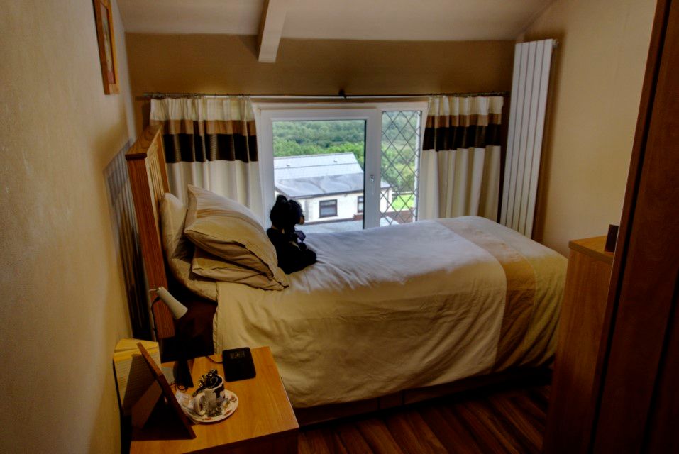 3 bed cottage for sale in Graig Road, Godrergraig, Swansea SA9, £196,000