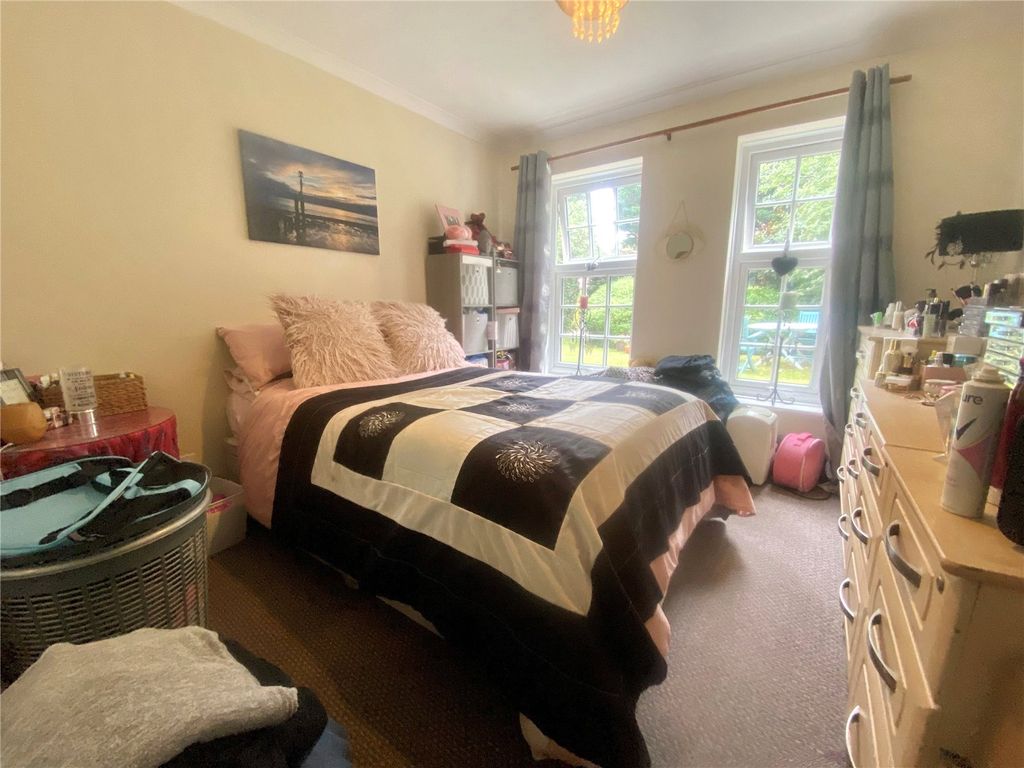 1 bed flat for sale in Cove Road, Farnborough, Hampshire GU14, £172,500