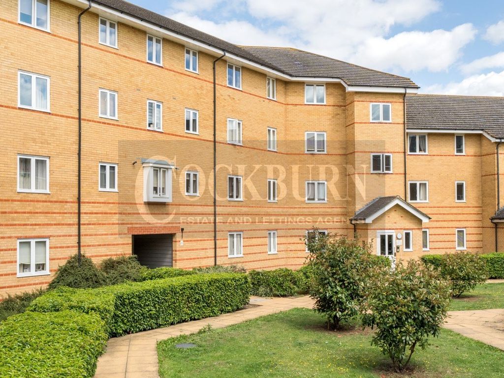 2 bed flat for sale in Stanley Close, London SE9, £290,000