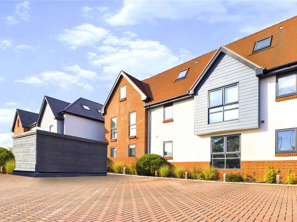 2 bed flat for sale in Francis Close, Thatcham, Berkshire RG18, £225,000