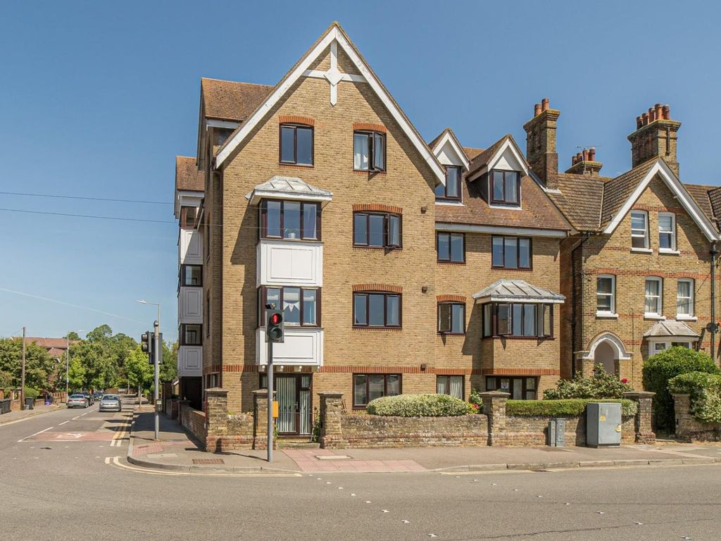 2 bed flat for sale in St. Lawrence Road, Canterbury CT1, £200,000