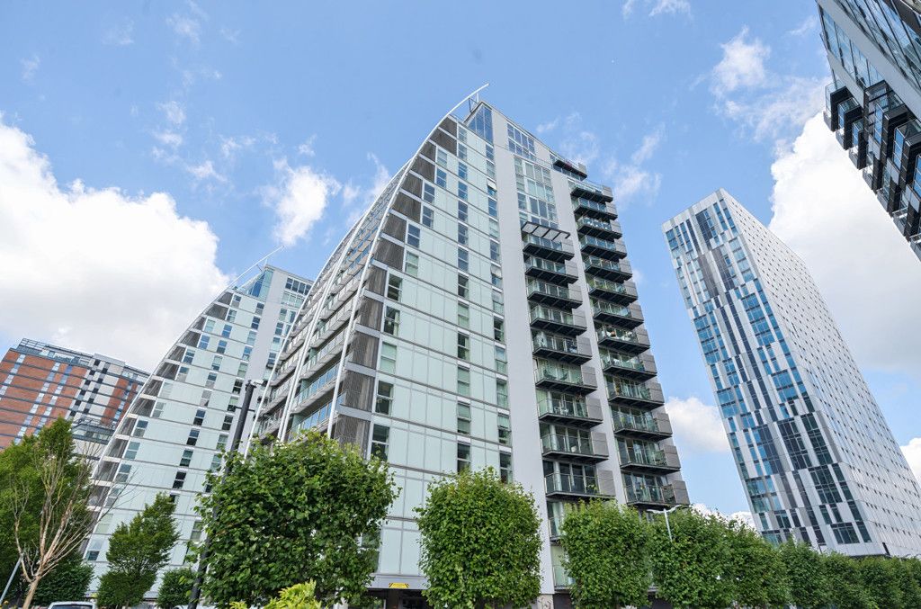 2 bed flat for sale in The Quays, Salford, Greater Manchester M50, £210,000