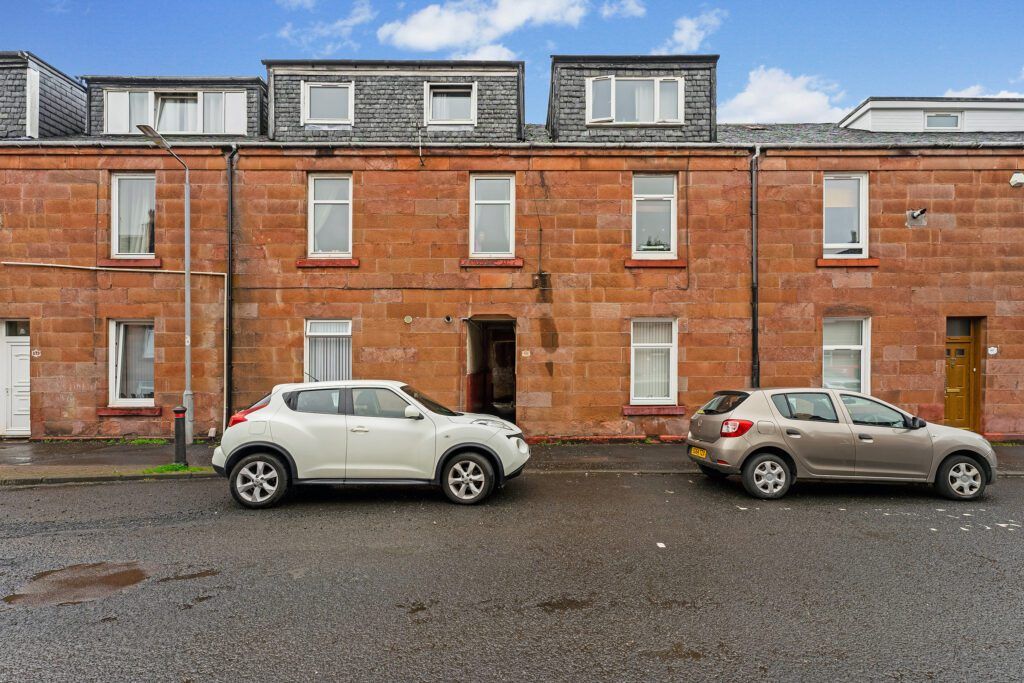 4 bed flat for sale in 6, 181 Middleton Street, Alexandria G83, £115,000