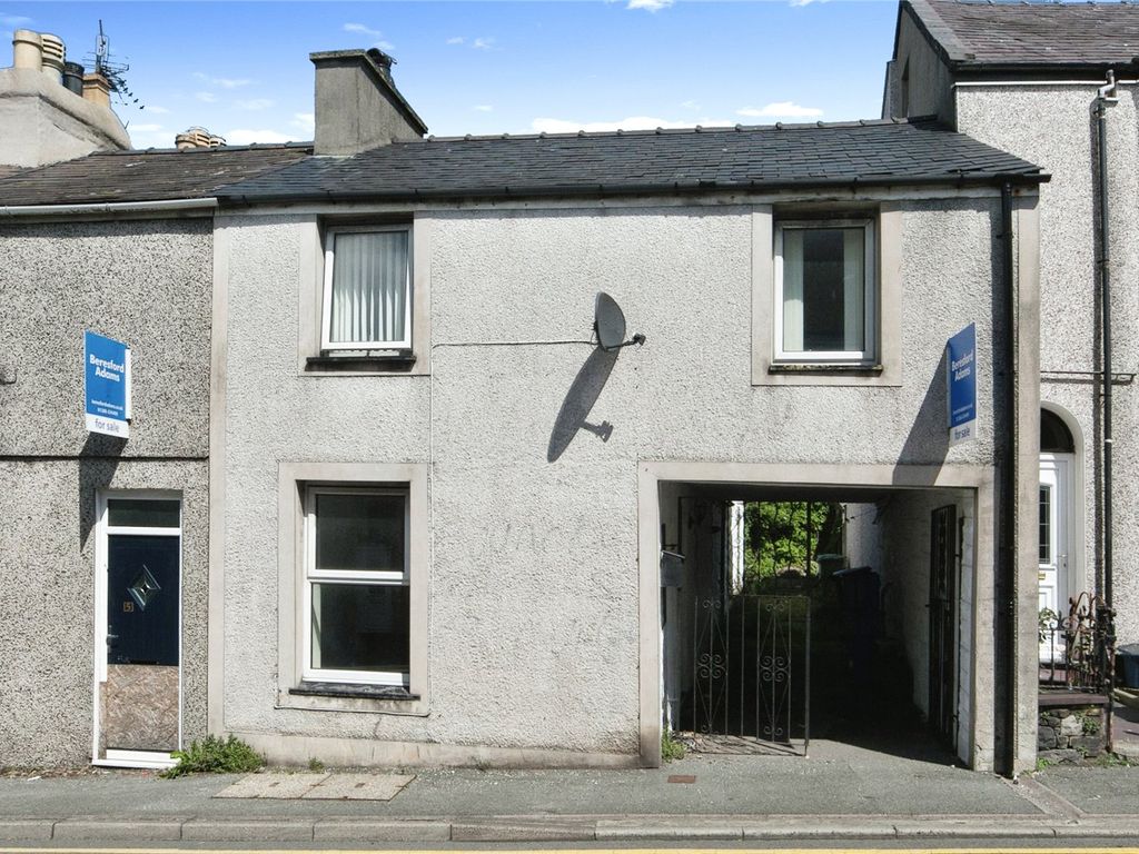 3 bed end terrace house for sale in Tithebarn Street, Caernarfon, Gwynedd LL55, £120,000
