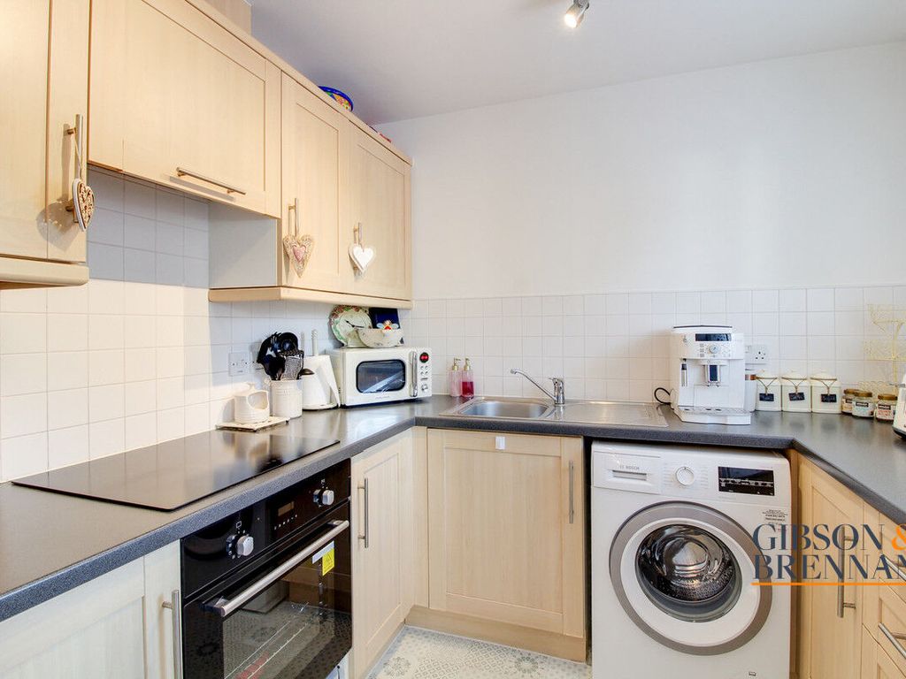 2 bed flat for sale in The Parks, Basildon SS13, £220,000