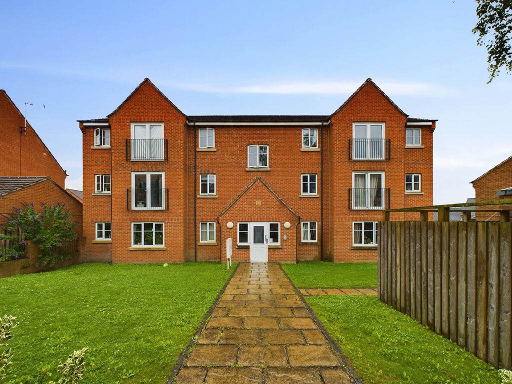 2 bed flat for sale in New Village Way, Churwell, Morley, Leeds LS27, £130,000