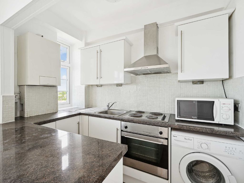 1 bed flat for sale in Horn Lane, London W3, £265,000