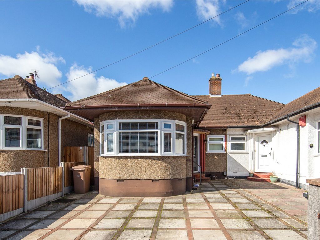 3 bed bungalow for sale in Stanford Road, Luton, Bedfordshire LU2, £299,995