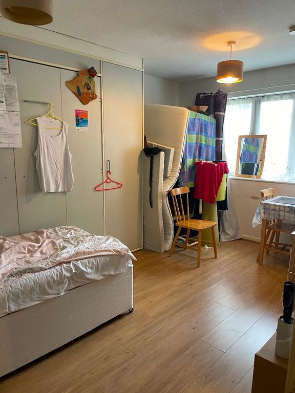 Studio for sale in Eagle Drive, Colindale NW9, £175,000