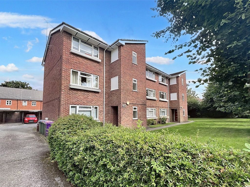 1 bed flat for sale in Grange Court, Newbury, Berkshire RG14, £155,000