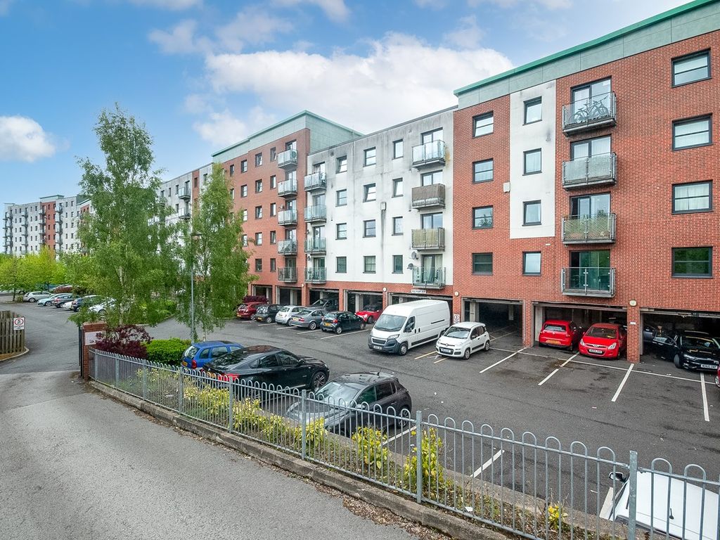1 bed flat for sale in Lower Hall Street, St Helens WA10, £40,000