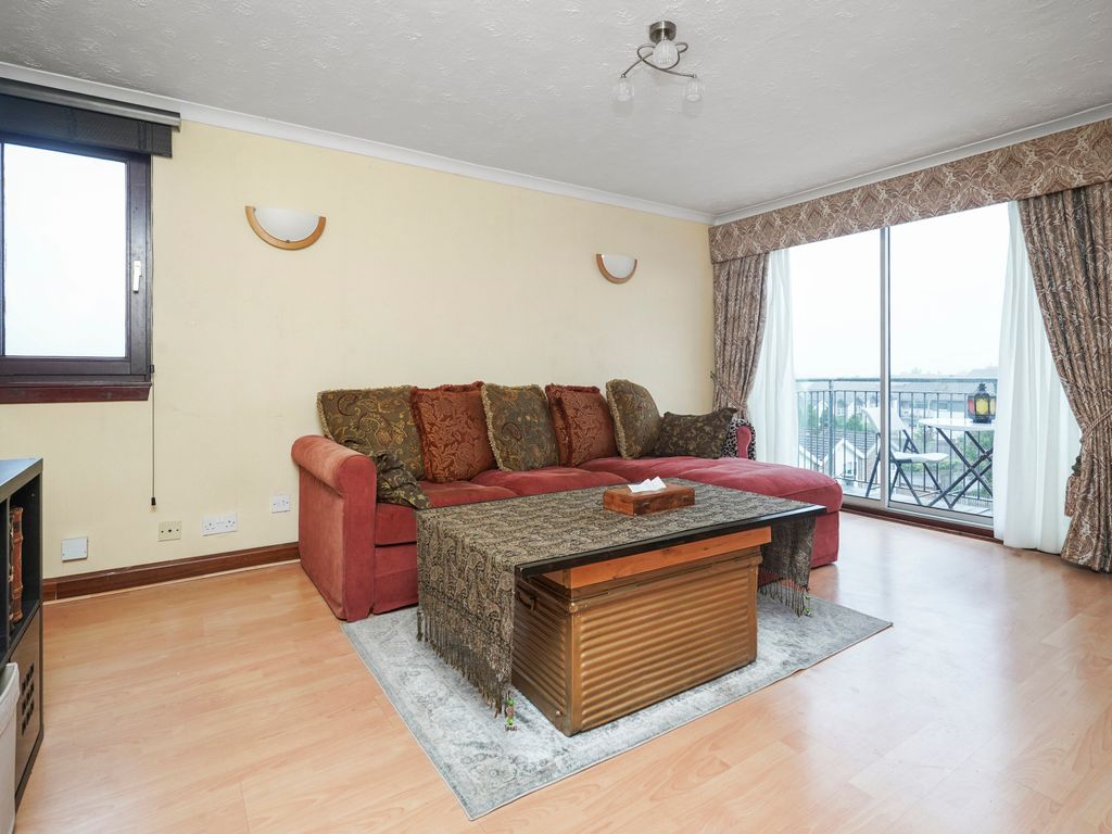 3 bed maisonette for sale in 39/8 Hyvot View, Gilmerton, Edinburgh EH17, £165,000