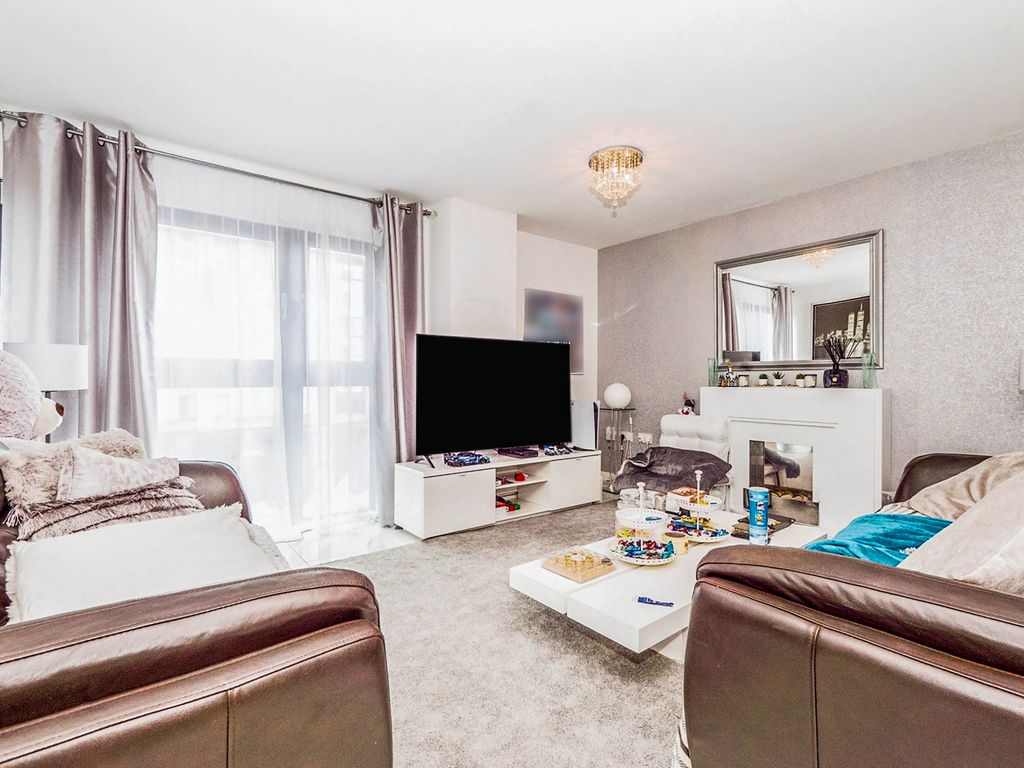 1 bed flat for sale in Churchill Way, Cardiff CF10, £240,000