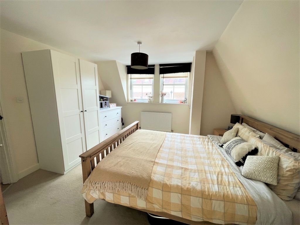 2 bed flat for sale in Cranford Avenue, Exmouth EX8, £230,000