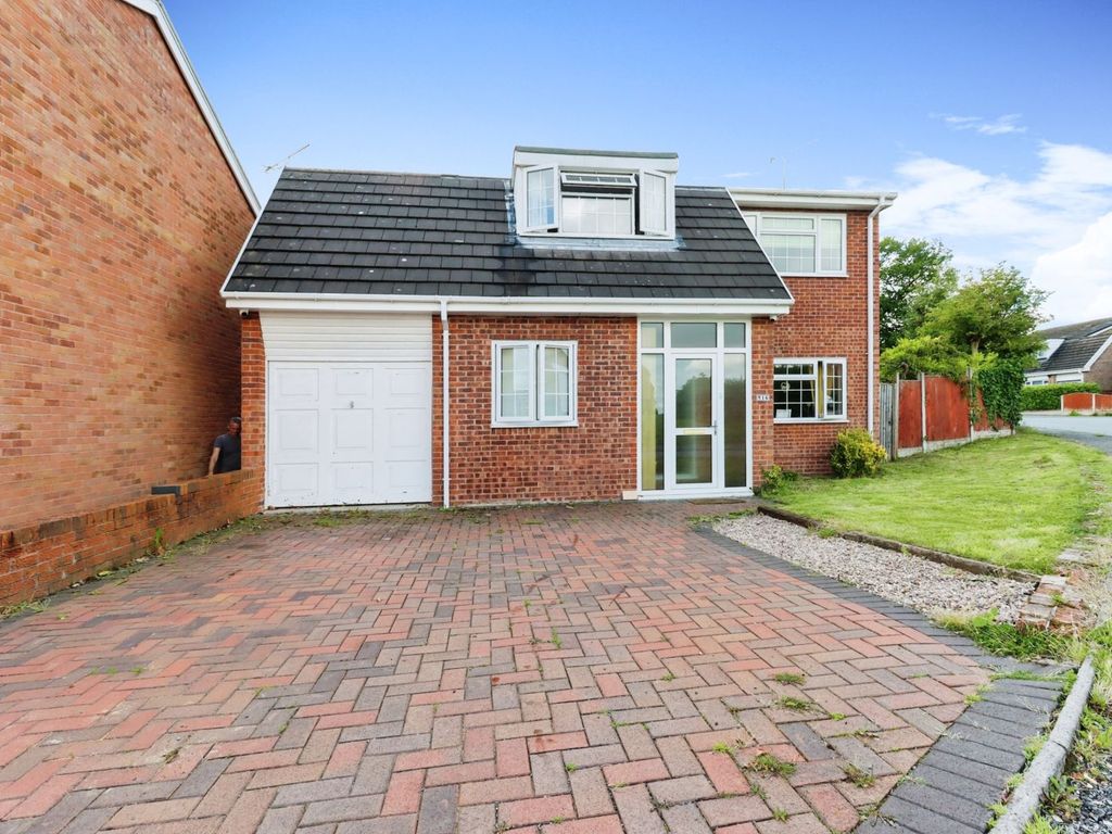 5 bed detached house for sale in Pendine Way, Wrexham LL11, £300,000