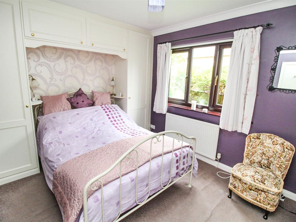 2 bed flat for sale in Ridgewood Close, Baildon, Shipley BD17, £175,000