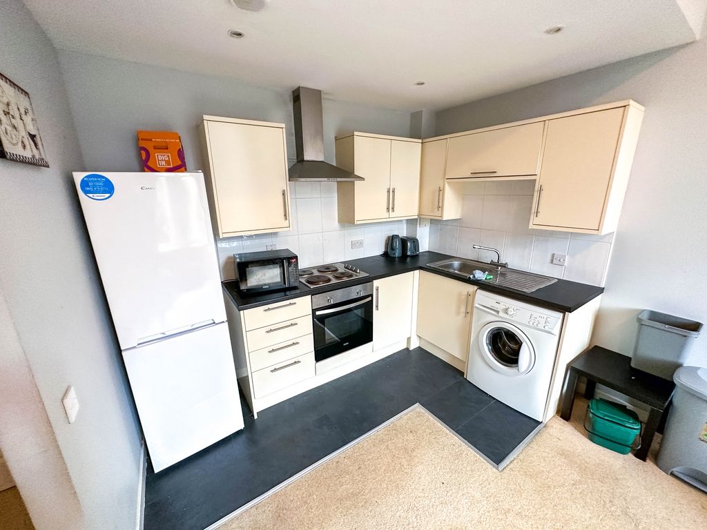 2 bed flat for sale in Union Street, Aberdeen AB11, £133,000