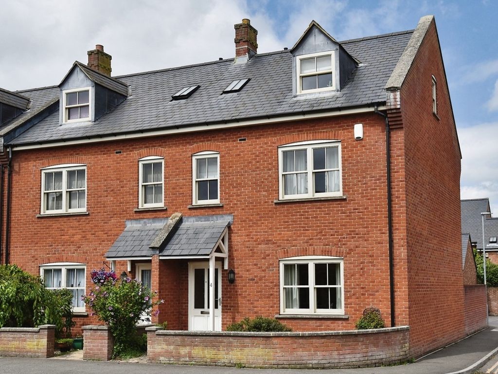 2 bed property for sale in Westminster Close, Devizes SN10, £210,000