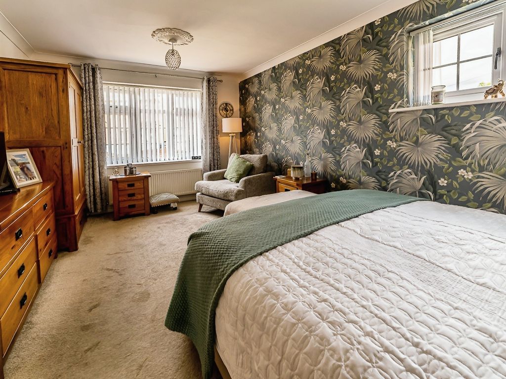 1 bed detached bungalow for sale in Broadlands Close, Dunscroft, Doncaster DN7, £150,000