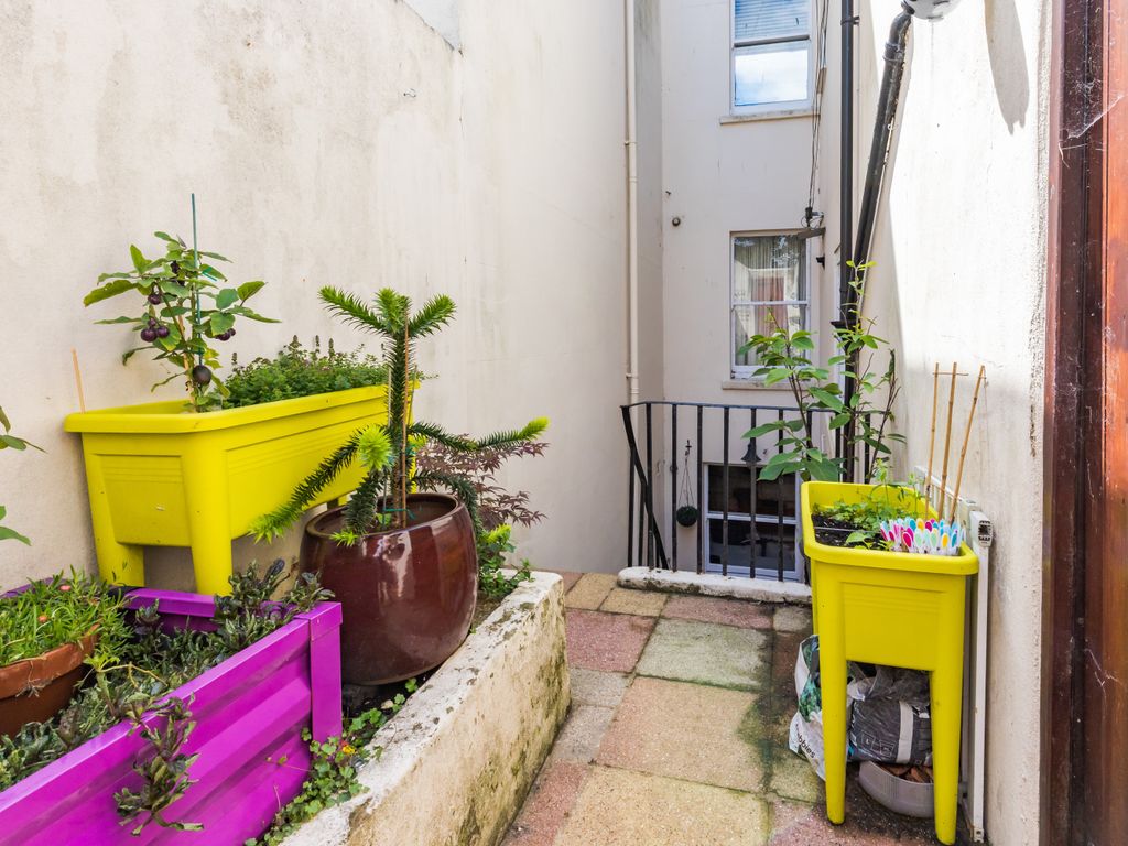 1 bed flat for sale in St. Georges Terrace, Brighton BN2, £275,000