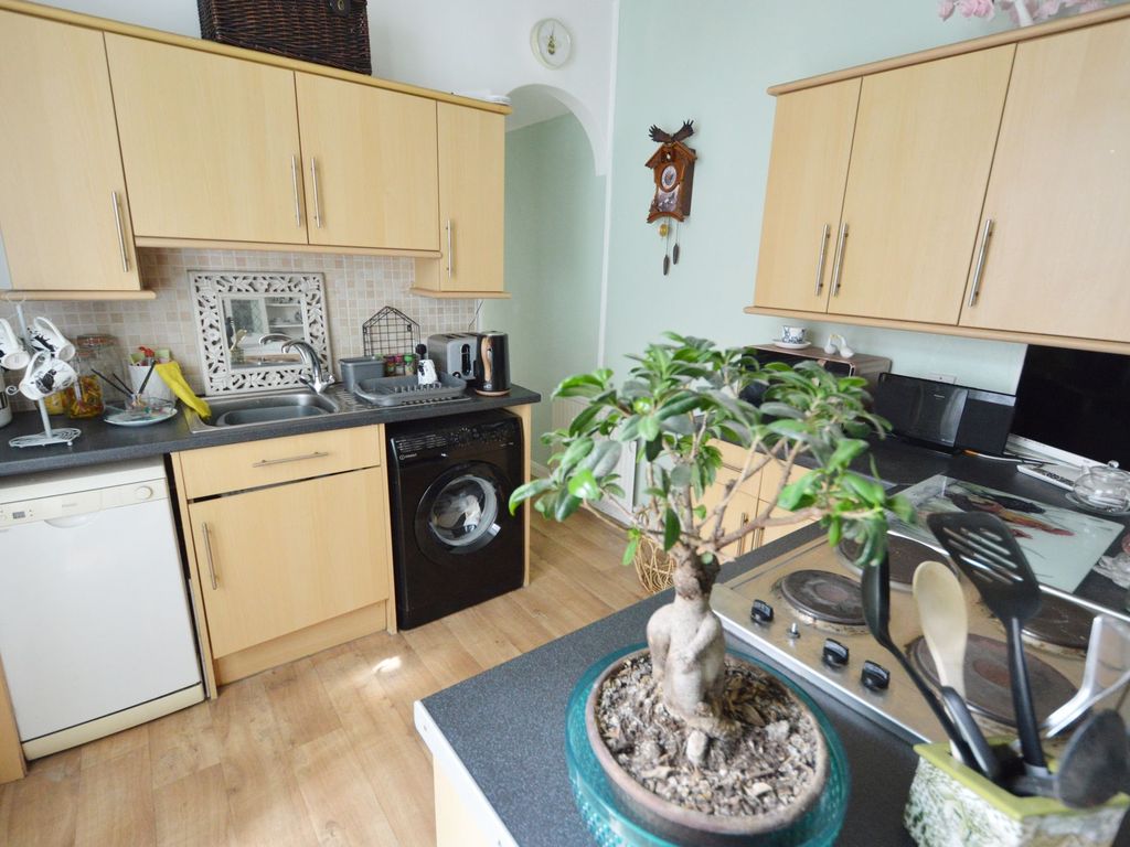 2 bed flat for sale in Plas Newydd, Thorpe Bay SS1, £265,000