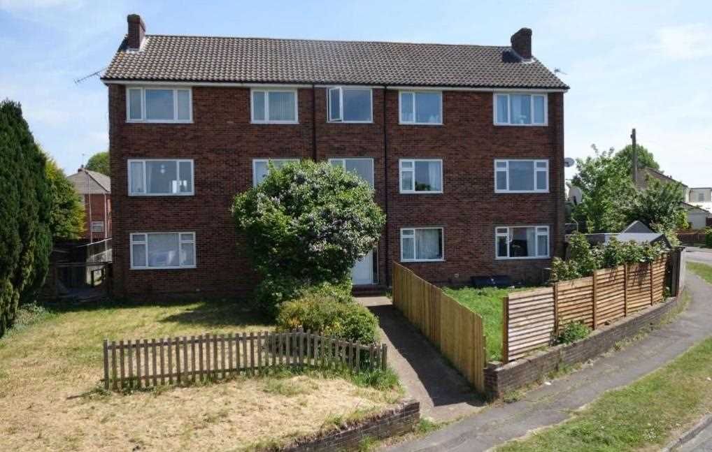 2 bed flat for sale in Coxford Close, Southampton SO16, £148,000