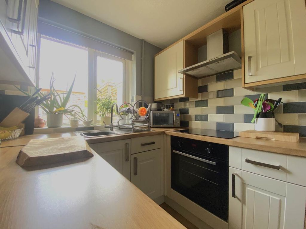 3 bed property for sale in Bryncastell, Bow Street SY24, £235,000