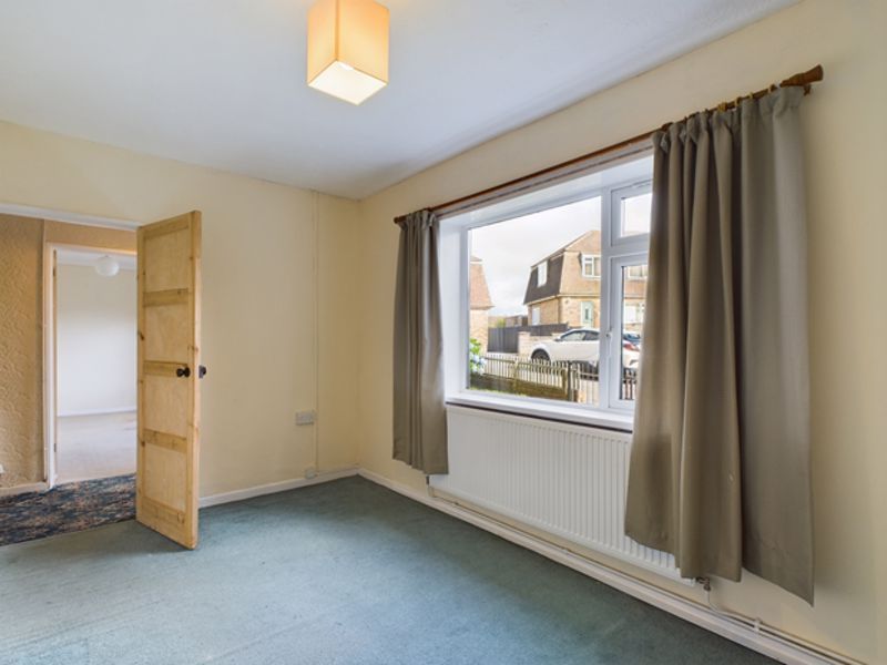 2 bed flat for sale in Crispin Avenue, Carmarthen SA31, £125,000