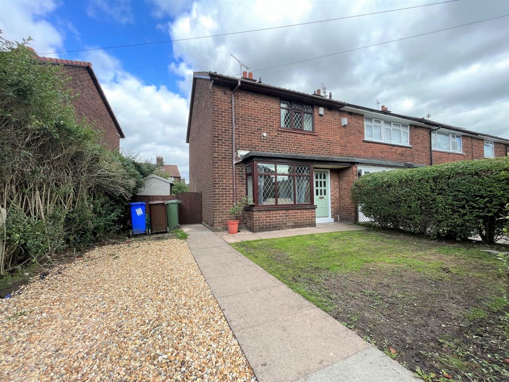 2 bed flat for sale in Howard Street, Audenshaw M34, £210,000