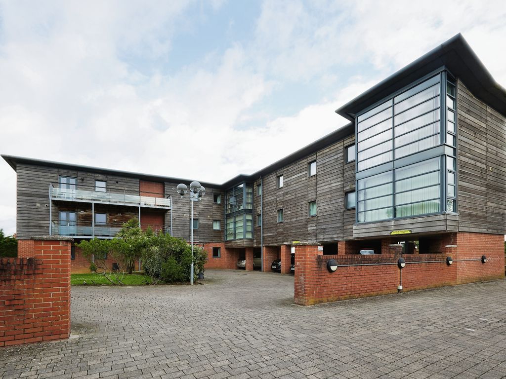 1 bed flat for sale in Addison Close, Gillingham SP8, £100,000