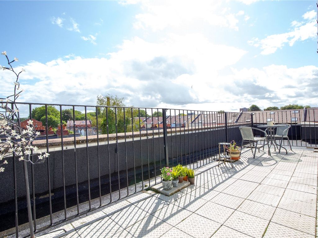 2 bed flat for sale in Sevier Street, Bristol BS2, £240,000