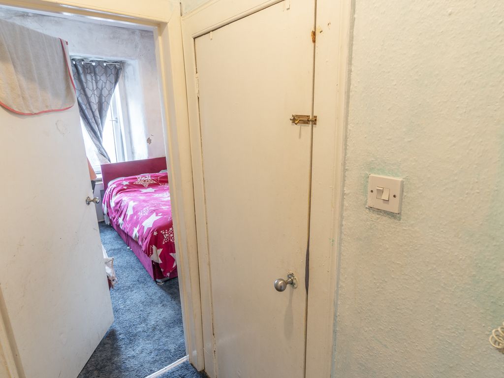 1 bed flat for sale in Gorgie Road, Edinburgh EH11, £99,000