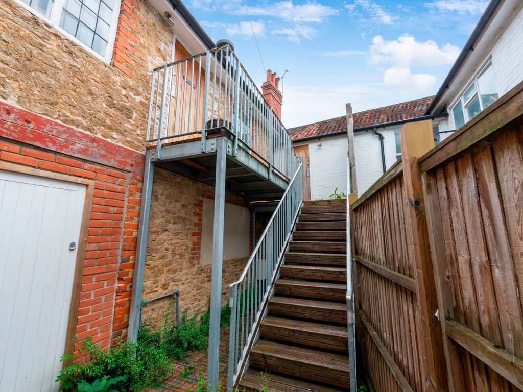1 bed flat for sale in South Street, Gillingham SP8, £125,000