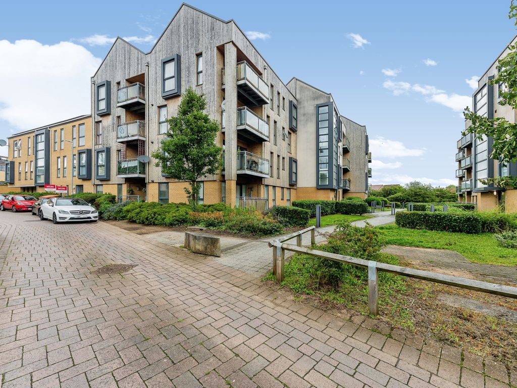 1 bed flat for sale in Richmond Drive, Houghton Regis, Dunstable LU5, £180,000