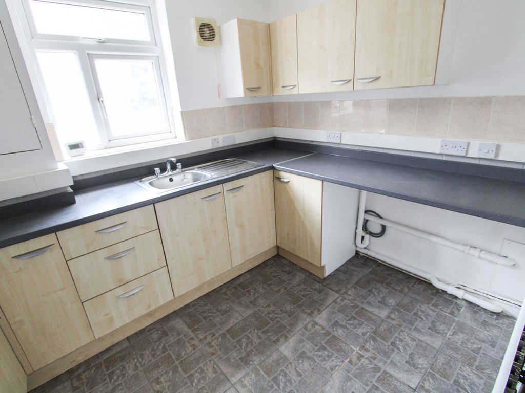 2 bed flat for sale in Tatwin Crescent, Hampshire SO19, £120,000