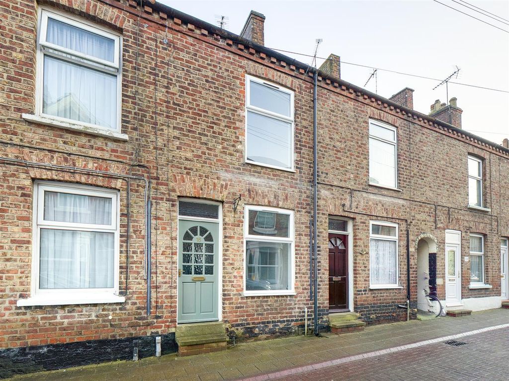 2 bed terraced house for sale in King Street, Driffield YO25, £120,000