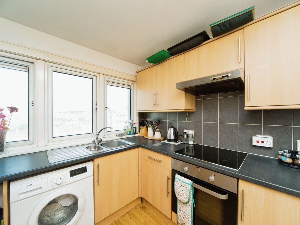 2 bed flat for sale in High Street, Brighton, East Sussex BN2, £240,000