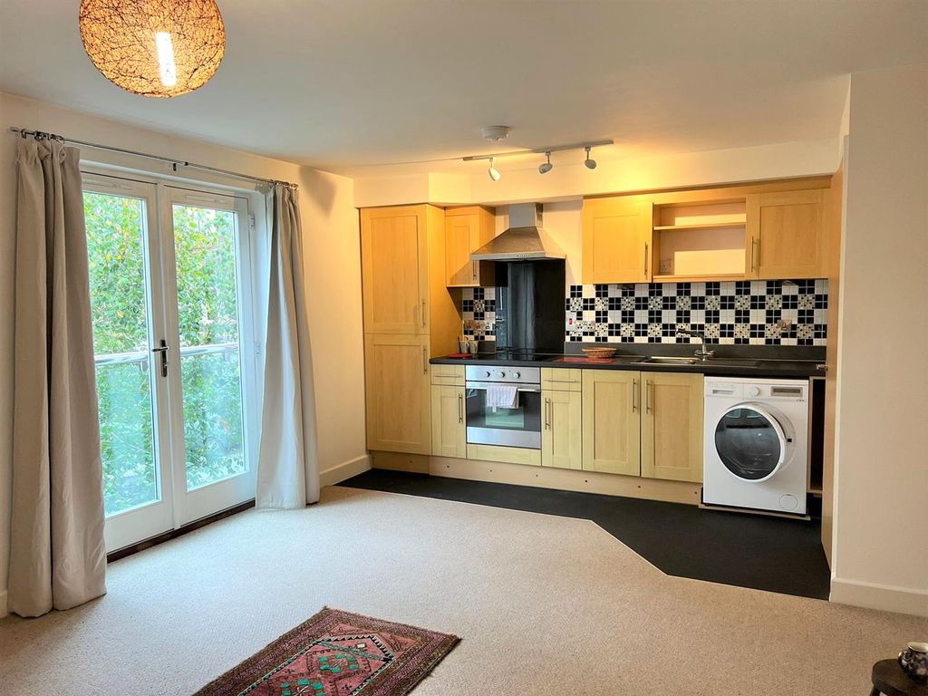 1 bed flat for sale in Tresooth Lane, Penryn, Cornwall TR10, £135,000