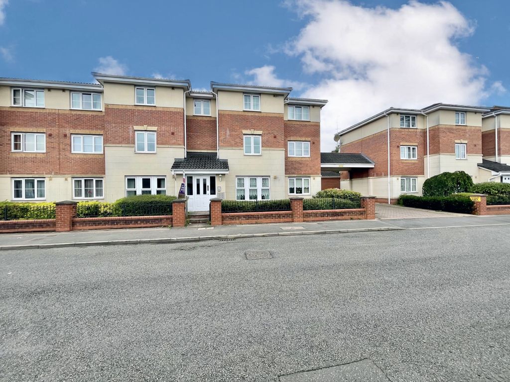 2 bed flat for sale in Brookside, Wednesbury WS10, £120,000