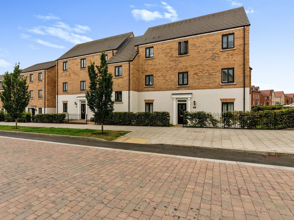 2 bed flat for sale in Carnoustie Drive, Corby NN17, £175,000