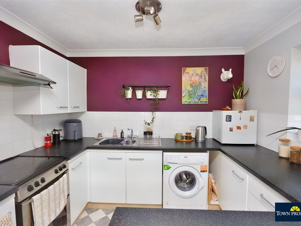 1 bed flat for sale in Snowdon Close, Eastbourne BN23, £149,950