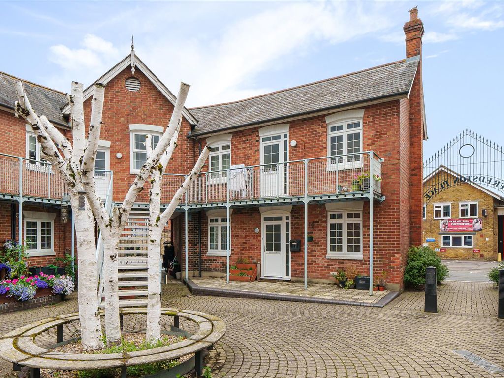 1 bed flat for sale in Alfredston Place, Wantage OX12, £155,000