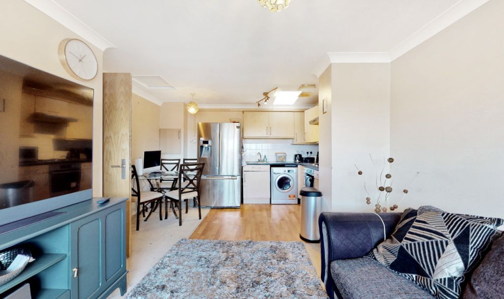 3 bed flat for sale in Chandler Court, 340 Bensham Lane, Thornton Heath CR7, £118,000
