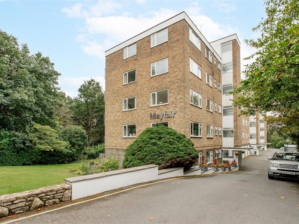 3 bed flat for sale in West Cliff Road, Bournemouth BH4, £305,000