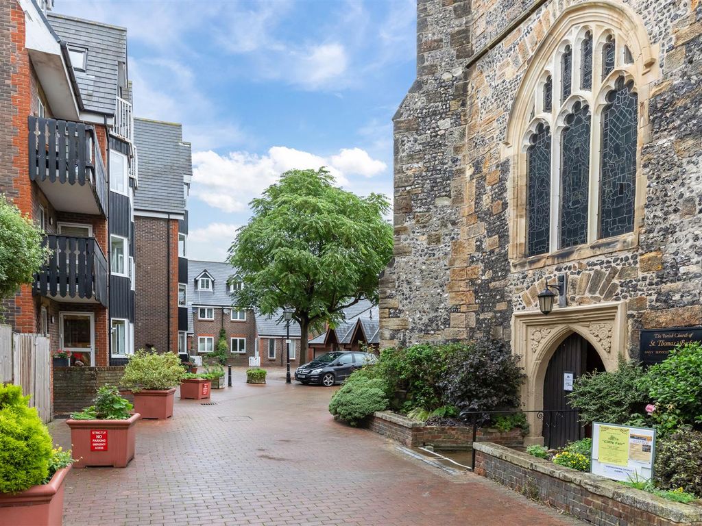 1 bed flat for sale in St Thomas Court, Cliffe High Street, Lewes BN7, £109,950